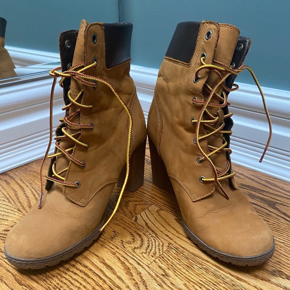 Women’s Timberland lace up boots